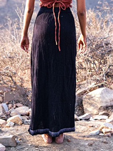 Falda Larga de Algodón Boho con Estampado Artesanal y Abertura Lateral para Mujer, Ideal para Festivales y Viajes - Product Image 2