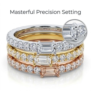 Ensemble de bagues empilables sur mesure en or 18 carats tricolore avec diamants naturels taille émeraude et diamants ronds brillants, pour mariée - Product Image 2