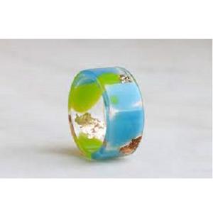 Bracelets en résine écologiques d'Inde, bijoux faits à la main pour femmes et filles, look classique, design coloré et personnalisable - Product Image 1