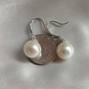 Pendientes de Plata S925 con Perlas de Agua Dulce de 9-10 mm, Redondos, de Buena Calidad, Juveniles y Elegantes para Mujeres Jóvenes - Product Image 4