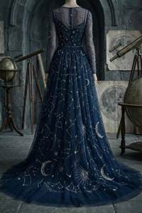 Vestido de Noche de Lujo Azul Marino con Cuentas Hechas a Mano, Diseño de Constelación Celestial, Manga Larga, Tul, Vestido de Gala Personalizado de Alta Calidad - Product Image 3