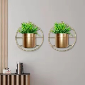 Ensemble de 3 pots suspendus modernes en métal blanc avec barre noire pour usage intérieur/extérieur, design minimaliste, finition thermolaquée - Product Image 6