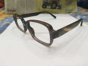 Gafas Ópticas Rectangulares con Marco de Cuerno de Estilo Animal, Pulido, Ecológico y de Diseño Moderno para Mujer, por Crafting Crafts - Product Image 5