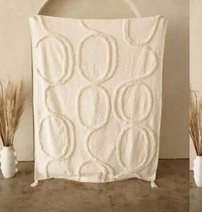 Manta de Algodón Hecha a Mano con Diseño de Mechones |   Manta Decorativa Texturizada Estilo Boho para Sofá y Cama |   Manta Decorativa para el Hogar de Algodón Suave y Sostenible - Product Image 3