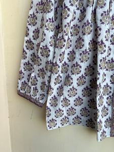 Blusa de Mujer con Estampado Floral y Botones, Blusa de Algodón para Viaje, Blusa de Cuello Redondo y Manga Larga con Estampado Floral - Product Image 2