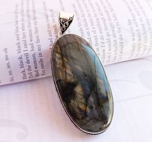 Colgante de Labradorita de Plata de Ley Natural, Collar de Piedras Preciosas Antiguas con Gran Brillo, Estilo Étnico, Joyería Hecha a Mano con Certificación IGI - Product Image 1