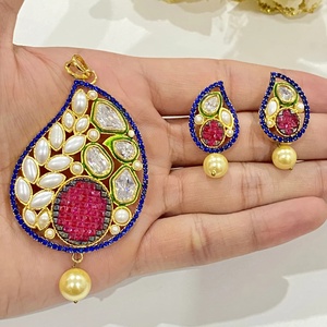 Ensemble de pendentifs en CZ de style princesse Kundan, perle plaquée or 22 carats, certifié IGI, bijoux de mariée tendance, collier et boucles d'oreilles pour mariage indien - Product Image 2