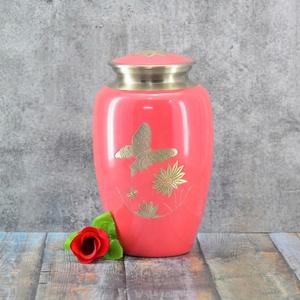 Urnas de Cremación Metálicas Color Rosa Bebé con Mariposa Grabada en Esmalte, Artículos Funerarios, Urnas de Cremación Metálicas de Falah International - Product Image 1