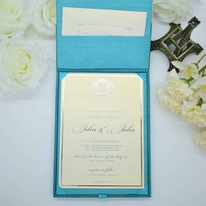 Boîte d'invitation de mariage de luxe en soie turquoise, ruban en satin ivoire, broche étoile de mer en cristal, invitation pour destination de plage avec pochette - Product Image 2