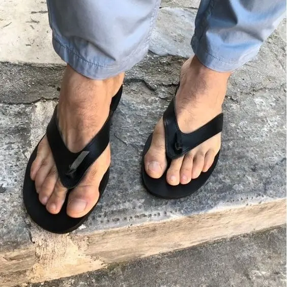Mens leather flip flop in black color extra comfortable footwear