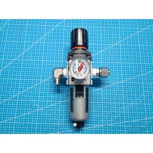 Régulateur-filtre SMC AW3050-03BG-R d'occasion – Pièces détachées d'équipement semi-conducteur d'époque - Product Image 2
