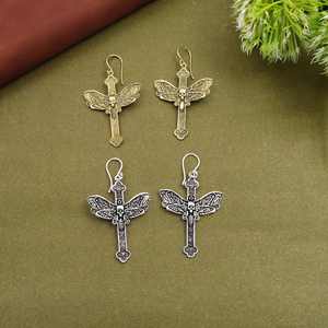 Boucles d'oreilles crâne à ailes de croissant, bijoux gothiques célestes, style bohème sorcière, pendantes, cadeau original - Product Image 1