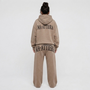 Conjunto Deportivo Casual de Dos Piezas para Mujer, Sudadera Oversize Color Taupe y Pantalones Anchos - Product Image 2