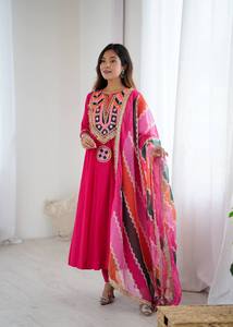 Ensemble Salwar Kameez brodé rouge pour femmes, tenue indienne pakistanaise, vêtements ethniques à séchage rapide pour mariage et fête - Product Image 2