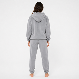 Survêtement femme premium en tissu polaire doux, coupe décontractée et confort optimal pour un usage quotidien. - Product Image 3
