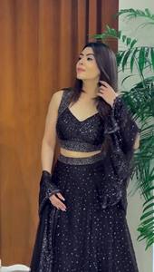 Lehenga Choli ethnique indien pour femmes, orné de paillettes, pour les mariages, les fêtes et les événements festifs, tenue tendance - Product Image 3