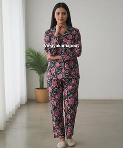 ชุดนอนผ้าฝ้ายลายดอกไม้สุดหรู สีชมพูกรมท่า สำหรับผู้หญิง ระบายอากาศได้ดี แห้งเร็ว เหมาะสำหรับฤดูร้อน คุณภาพสูง ชุดนอนสองชิ้น - Product Image 4