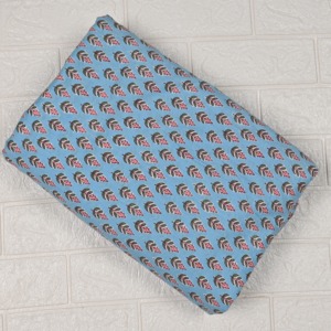 Tela de Algodón Ecológica Ignífuga con Estampado a Mano Estilo Kalamkari, Diseño de Hojas Azules Cielo Indias, Hecha a Mano para Prendas y Decoración del Hogar - Product Image 1