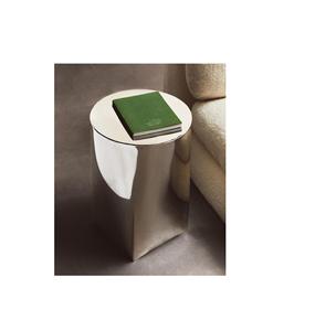 Table d'appoint géométrique décorative en métal avec cadre artistique pour un concept d'intérieur moderne - Product Image 1