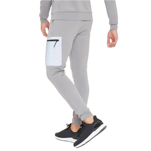 Vêtements de sport décontractés pour hommes Ensemble de jogging 2 pièces Survêtement à motif uni noir avec logo personnalisé avec survêtement de sport pour l'hiver - Product Image 3