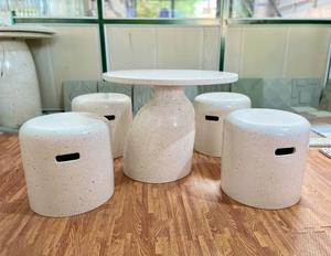 Mesa de Centro Redonda de Cemento de Lujo con Base Central Tipo Pedestal, Duradera y Fácil de Limpiar, para Sala de Estar - Product Image 5