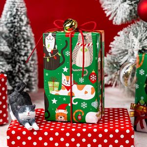 Rotolo di Carta da Regalo Natalizia con Gatti Verdi, Decorazioni con Gatti Carini e Pois Rossi, Carta da Regalo Reversibile per Festività e Capodanno - Product Image 3