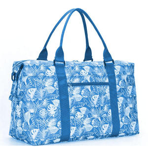 Bolsa de Viaje Aislada con Estampado de Leopardo, Verde, de Poliéster, Moderna, con Asas Superiores, Diseño Portátil - Product Image 3