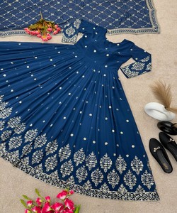 Robe de soirée tendance en georgette brodée avec dupatta, collection de tenues de mariage traditionnelles pour femmes AG256 bleu marine - Product Image 3