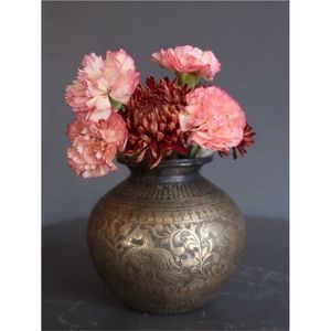 Compra al por Mayor de Floreros de Metal Grabado Artesanalmente, Floreros Tradicionales de Estilo Étnico para Arreglos Florales, Decoración de Mesa para Interiores, Hoteles y Oficinas - Product Image 1