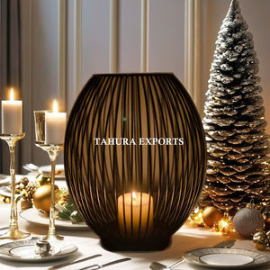 Superbe grand bougeoir de style cage avec un attrait vintage en métal solide idéal pour le bureau à domicile ou les décorations d'événements spéciaux - Product Image 1