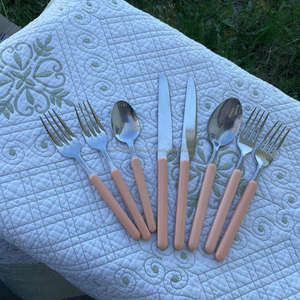 Ensemble de couverts en métal poli miroir avec manches en bois, contact alimentaire sûr, couverts de haute qualité, fournitures de couverts pour hôtels - Product Image 5