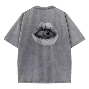 T-shirt Homme Oversize Manches Courtes Col Rond Streetwear Gris en Jersey de Coton avec Imprimé Photo Yeux et Lèvres au Dos - Product Image 1