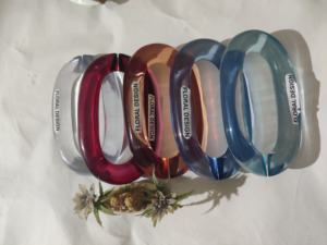 Decoración de pared con cadena de eslabones hecha a mano y personalizada, artículo de resina, decoración de habitación, artículos muy adorables, diseño de arte de pared con cadena de acrílico - Product Image 1