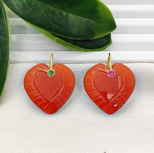 Colgante de 20mm con Corazón Tallado en Cornalina y Baño de Oro - Proveedor de Joyería DIY - Product Image 1
