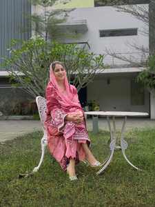 Traje Salwar de Algodón Indio de Diseño Moderno y Más Vendido, con Bordado Exclusivo, Ropa Étnica Elegante para Mujer para Fiestas - Product Image 3