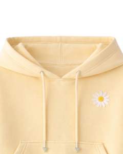 Conjunto de Sudadera Corta y Pantalones Cortos para Mujer, Color Amarillo Mantequilla, con Bordado de Margaritas y Dobladillo con Volantes, Estilo Casual de Dos Piezas, Algodón y Felpa, Venta al Por Mayor - Product Image 4