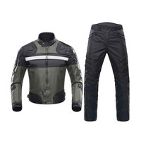Combinaison de moto en cuir deux pièces pour une conduite confortable. Restez protégé lors de chaque voyage. Combinaison de moto en cuir.
