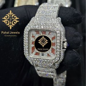 นาฬิกาข้อมือสแตนเลสสตีลคุณภาพสูง ดีไซน์หรูหรา หน้าปัดทรงเหลี่ยม ตัวเลขโรมัน กระจกแซฟไฟร์ ขอบตัวเรือนประดับเพชร สายประดับคริสตัล - Product Image 2