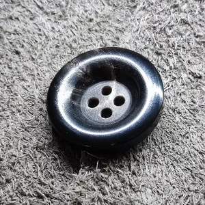 Nouveaux boutons en corne de buffle naturelle, faits à la main, écologiques, de haute qualité, modernes, toutes couleurs, Inde, Perfect Enterprises - Product Image 1