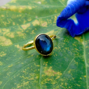 Bague en labradorite plaquée or 18 carats, faite à la main, bijou avec pierre précieuse chatoyante - Product Image 3