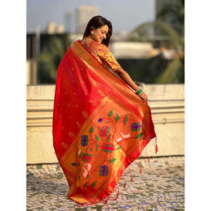 Sari en tissu de soie rouge Elite Weaves Paithani Zari tissé pour les occasions de fête et d'hiver - Product Image 4