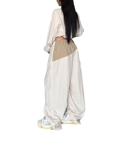 Conjunto Cortavientos Personalizado para Mujer: Chaqueta Corta con Media Cremallera y Pantalones Paracaídas de Pierna Ancha con Cordón, Estilo Deportivo Urbano con Bloques de Color - Product Image 5