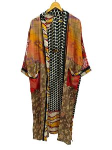 ชุดคลุมกิโมโนผ้าไหมปะติดปะต่อแบบส่าหรีสำหรับเจ้าสาว ชุดคลุมบิกินี่ ชุดนอน ชุดคลุมยาว งานแฮนด์เมดสไตล์อินเดีย วินเทจ ทำจากผ้าไหมส่าหรีรีไซเคิล - Product Image 5