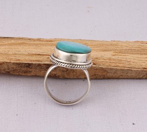 Bague de fête classique artisanale en argent sterling 925 avec améthyste, vente en gros, vintage, ovale, pierre précieuse, motif soleil, bordure dentelée, style affirmé - Product Image 2