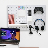 Petit kit d'organisation de panneau mural en panneau perforé pour le jeu et la salle d'artisanat