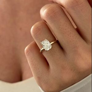 Anillo de Compromiso Solitario con Diamante Cultivado en Laboratorio, Corte Esmeralda de 4.5 Quilates, Chapado en Oro de 14K, Certificado IGI, Regalo para Ella, para Bodas y Fiestas - Product Image 3