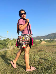 สินค้ามาใหม่ rajasthani แฮนด์เมดแท้ผู้หญิงชนเผ่าผ้าฝ้ายหลายสี Boho ฮิปปี้หนังกลับพู่ห้อยกระเป๋า Banjara - Product Image 2