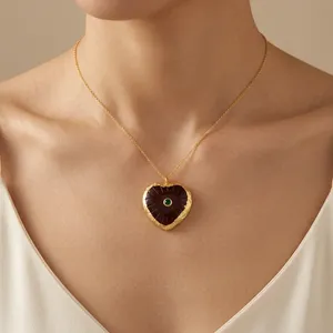 Pendentifs tendance en laiton plaqué or 18 carats avec pierre précieuse sculptée en forme de cœur, vente en gros, bijoux de mode les plus vendus pour femmes, pour mariage - Product Image 2
