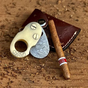 Cortador de Cigarros de Acero Inoxidable Hecho a Mano, con Mango de Cuerno de Búfalo, en Oferta - Product Image 1