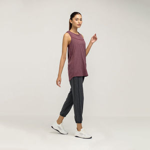 Camiseta sin mangas premium transpirable para mujer, 92% algodón, 8% elastano, cuello redondo, dobladillo bajo, tirantes finos, color negro melange - Product Image 4